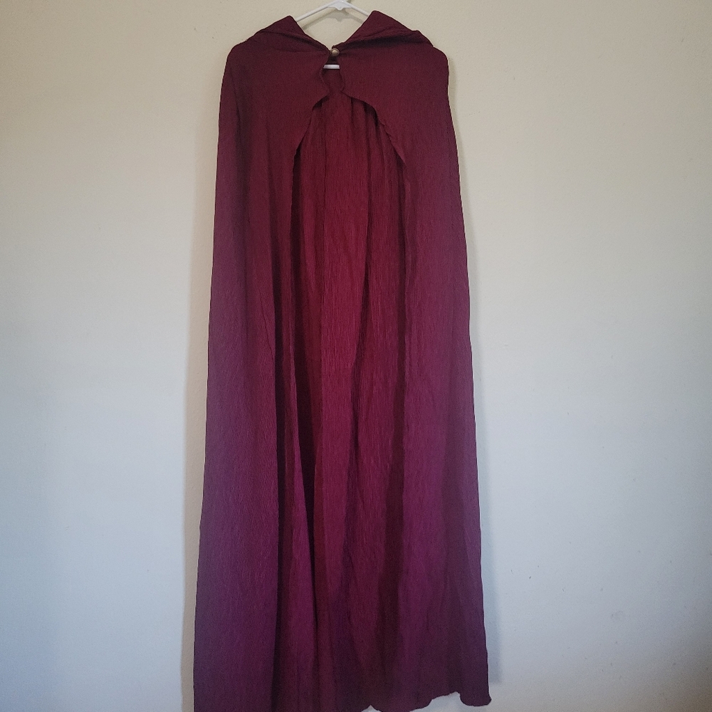 Elegant Burgundy Rope